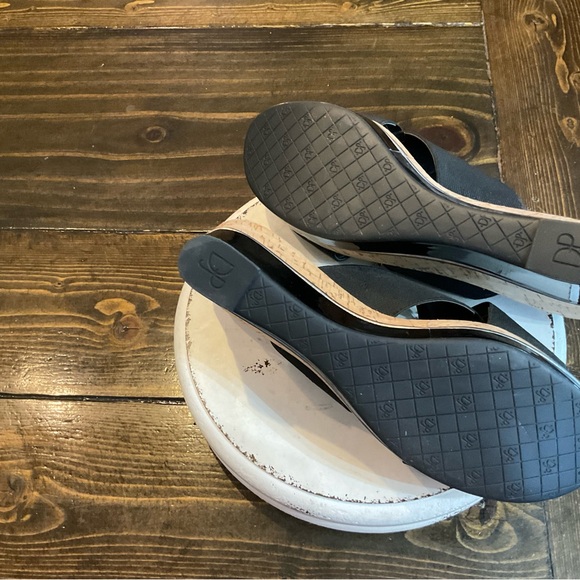 Donald J. Pliner Black and Tan Women's Sandals - Picture 5 of 6